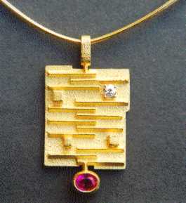 Pendente in Oro 18 kt. Diamante taglio antico fornito dal Cliente, Rubino Birmano 